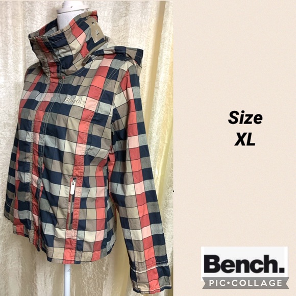 Bench jacket🤍 - Picture 6 of 8